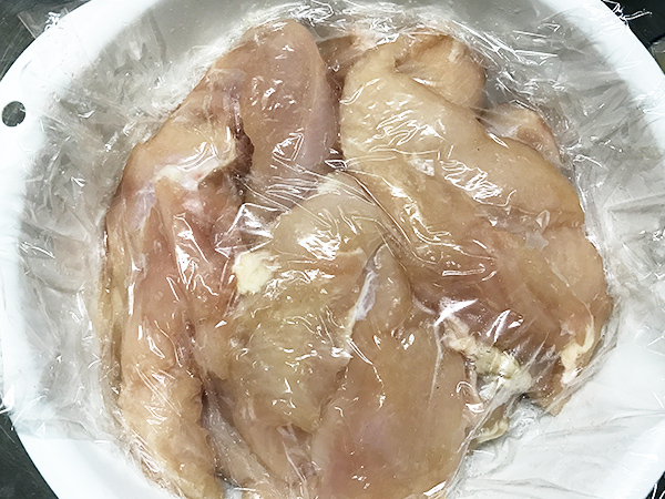 鳥ハム鶏ハムの漬け込み